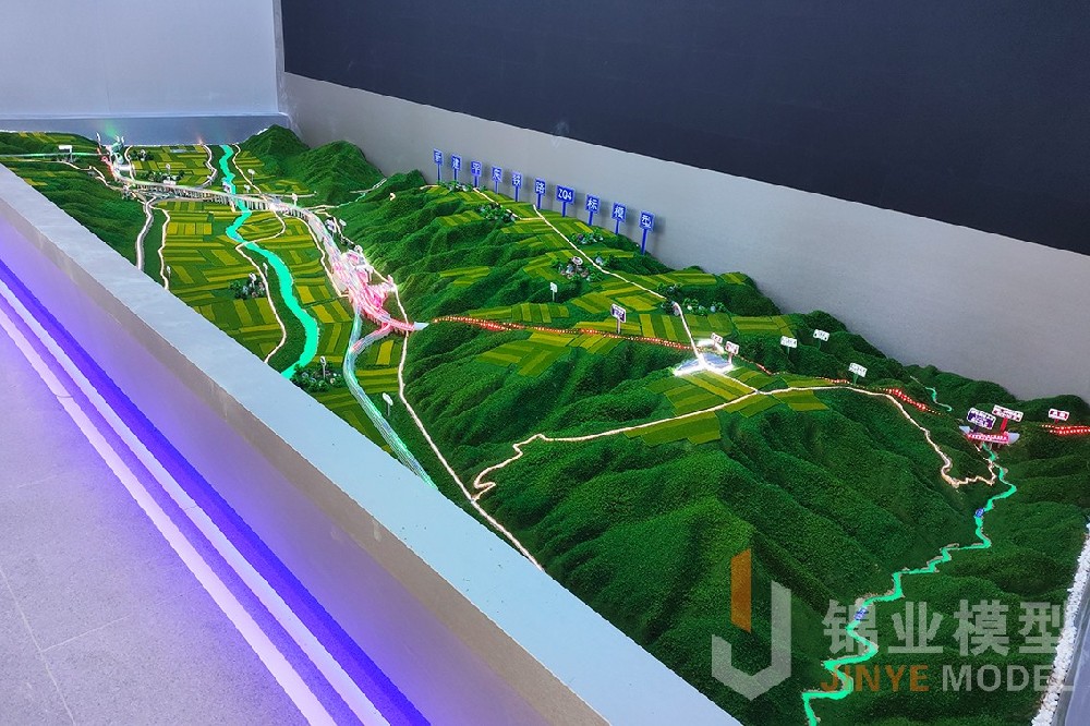 新(xīn)建平慶鐵路PQTL-ZQ4标段沙盤模型